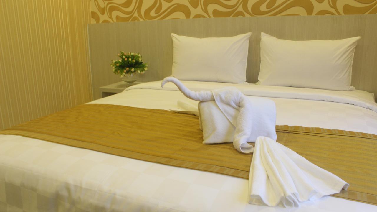 Lj Hotel Medan Exterior foto